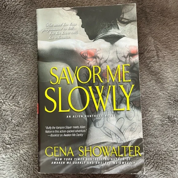 5 Paperbacks - Picture 7 of 10